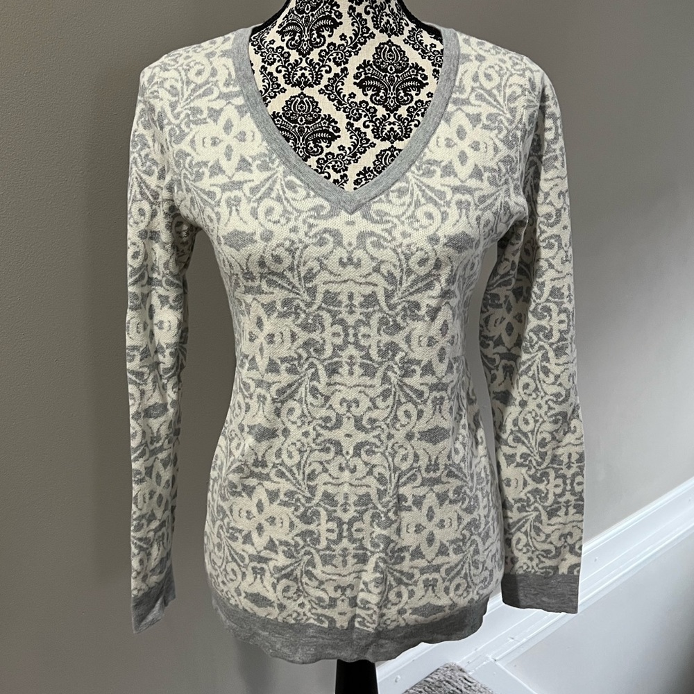 Banana Republic sz M damask print grey and white/lt cream cotton sweater.